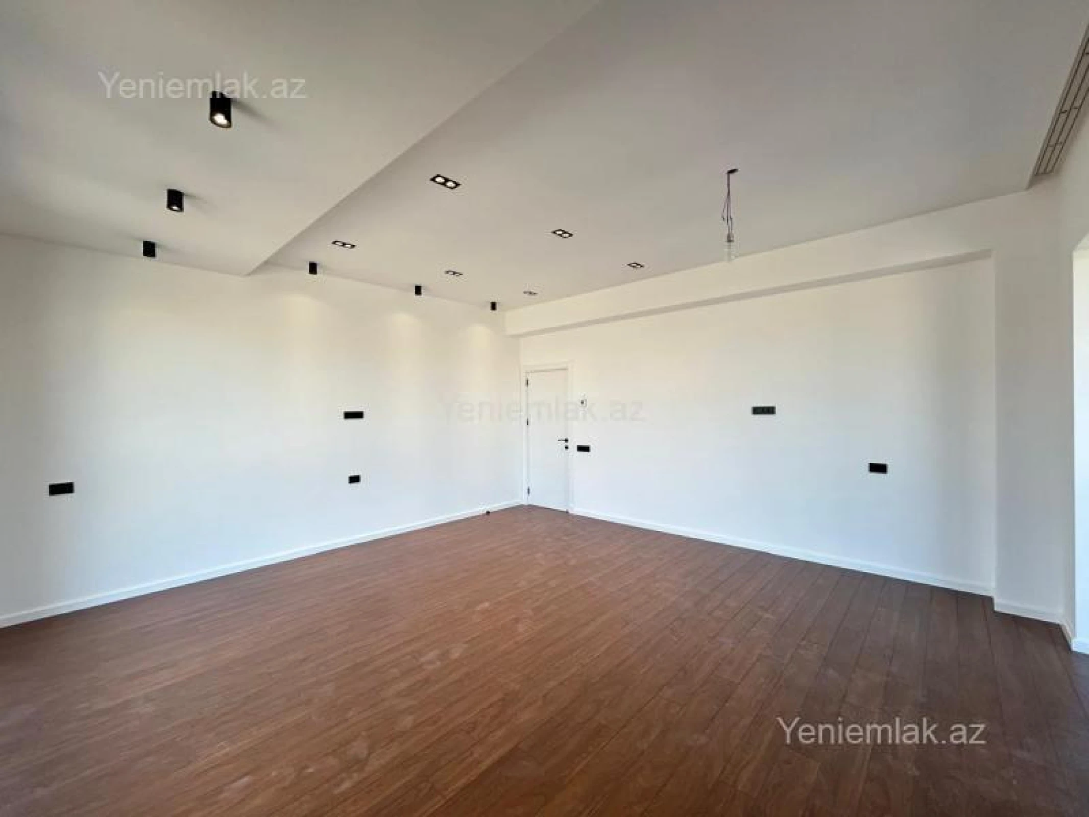 Satılır 3 otaqlı yeni tikili 130 m²