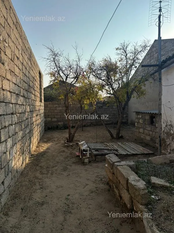 Satılır 5 otaqlı həyət evi 230 m²