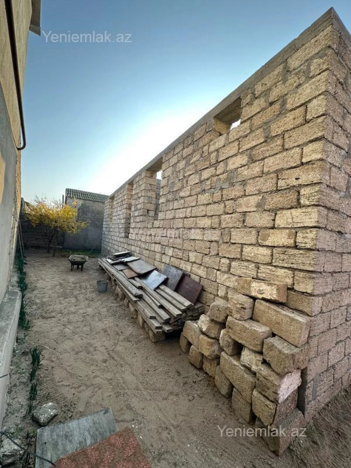 Satılır 5 otaqlı həyət evi 230 m²