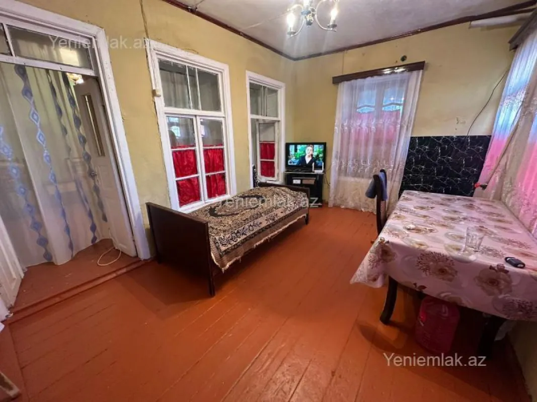 Satılır 5 otaqlı həyət evi 230 m²