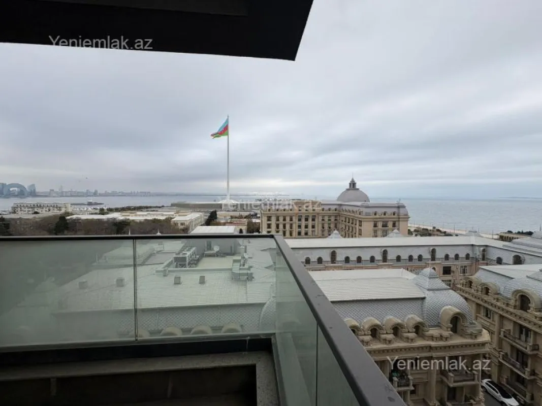 Satılır 4 otaqlı yeni tikili 182.5 m²