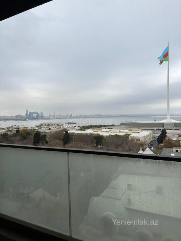 Satılır 4 otaqlı yeni tikili 182.5 m²