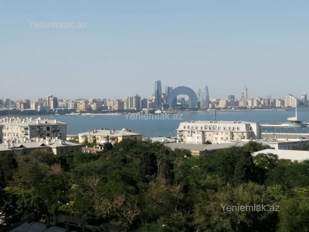 Satılır 4 otaqlı yeni tikili 182.5 m²