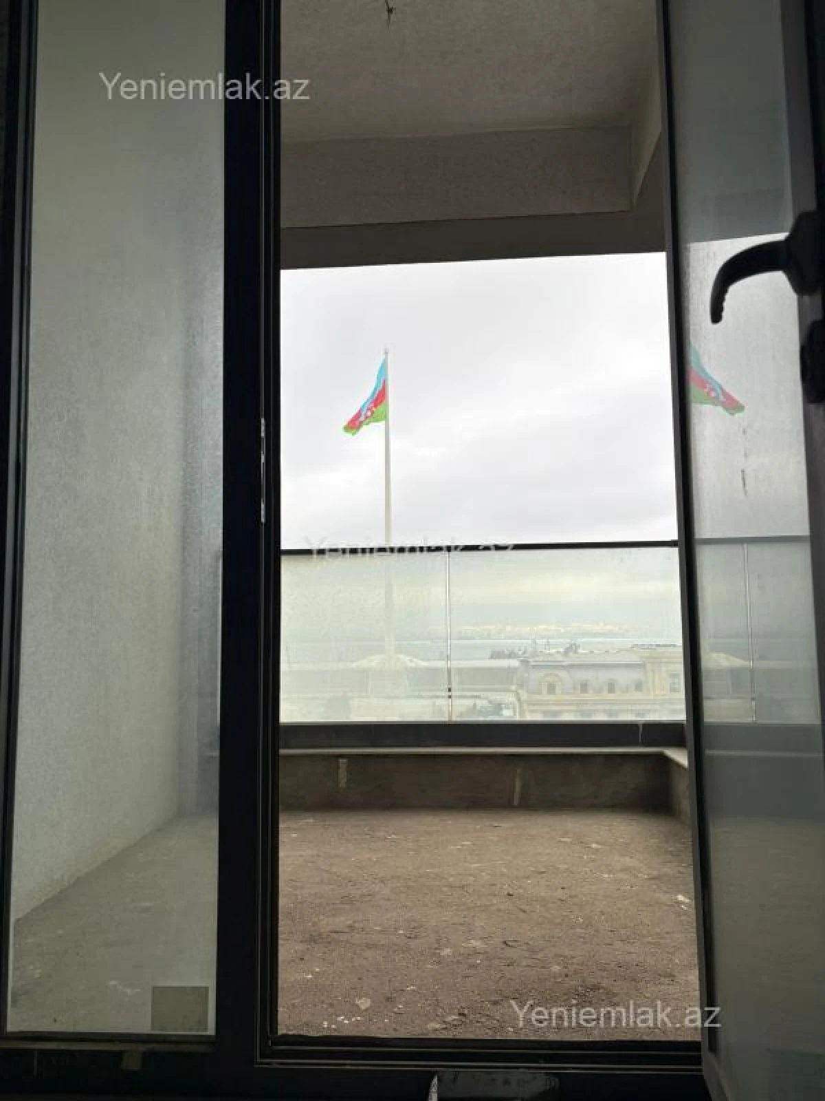 Satılır 4 otaqlı yeni tikili 182.5 m²