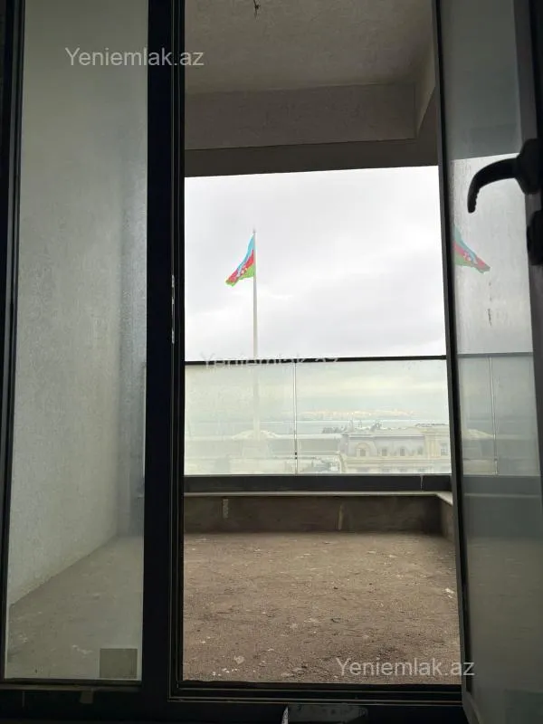 Satılır 4 otaqlı yeni tikili 182.5 m²