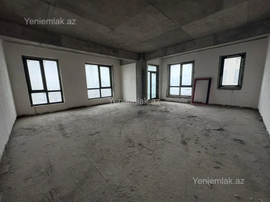 Satılır 4 otaqlı yeni tikili 182.5 m²