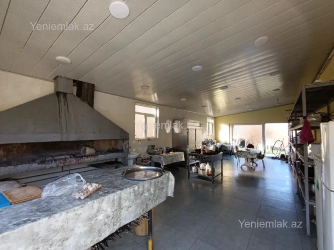 Satılır 10 otaqlı obyekt 500 m²