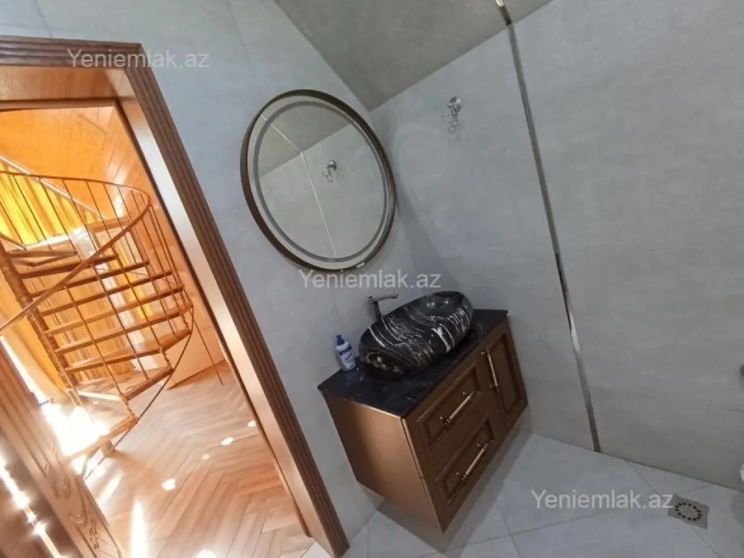 Satılır 10 otaqlı obyekt 500 m²