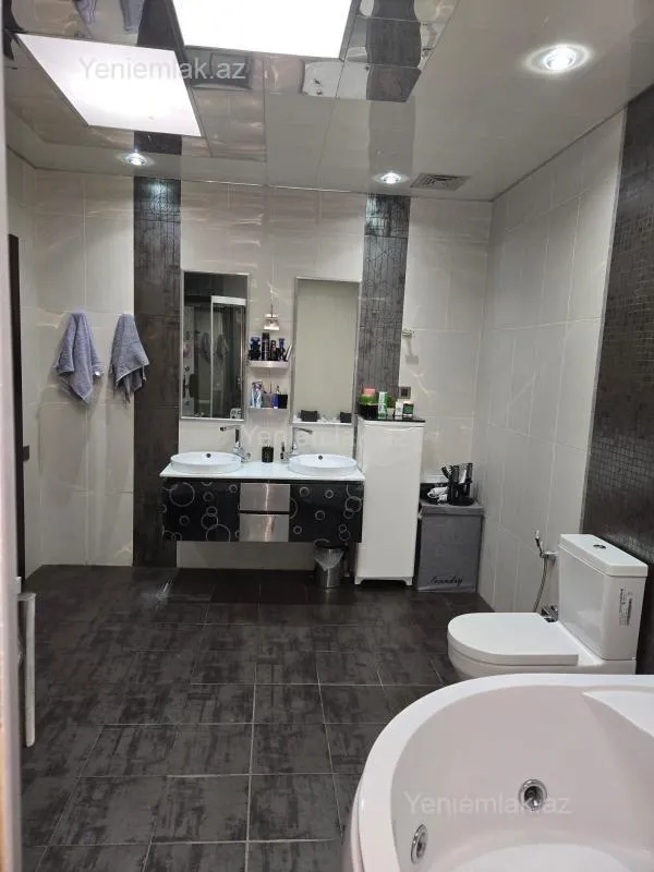 Satılır 4 otaqlı yeni tikili 180 m²