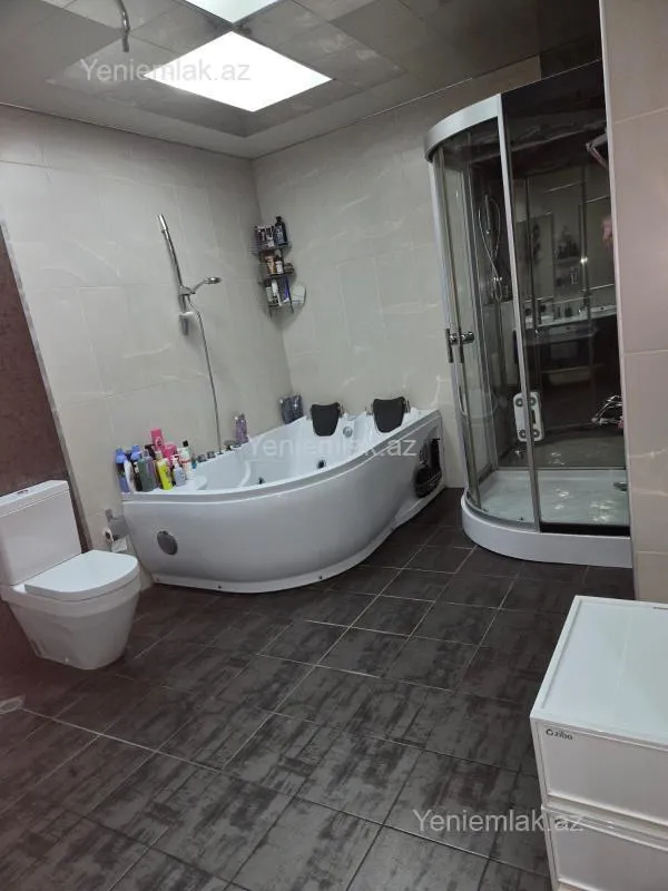 Satılır 4 otaqlı yeni tikili 180 m²