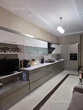 Satılır 4 otaqlı yeni tikili 180 m²