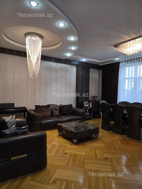 Satılır 4 otaqlı yeni tikili 180 m²