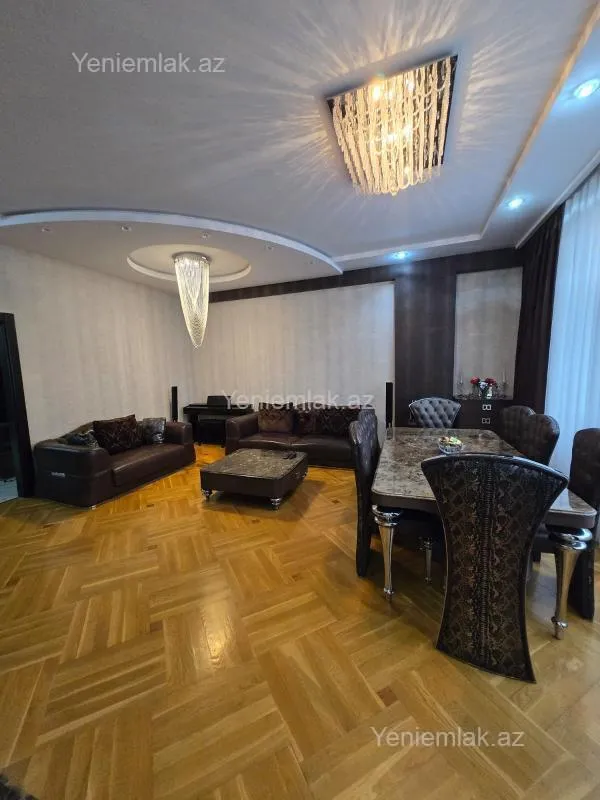Satılır 4 otaqlı yeni tikili 180 m²