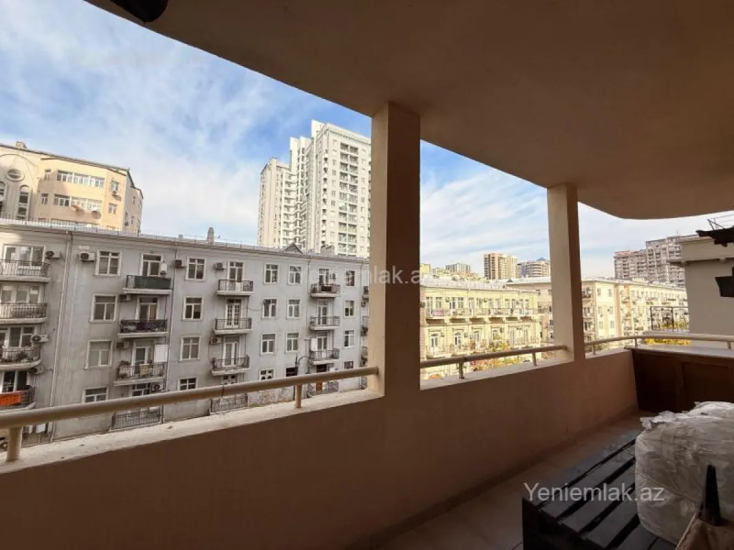 Satılır 4 otaqlı yeni tikili 180 m²