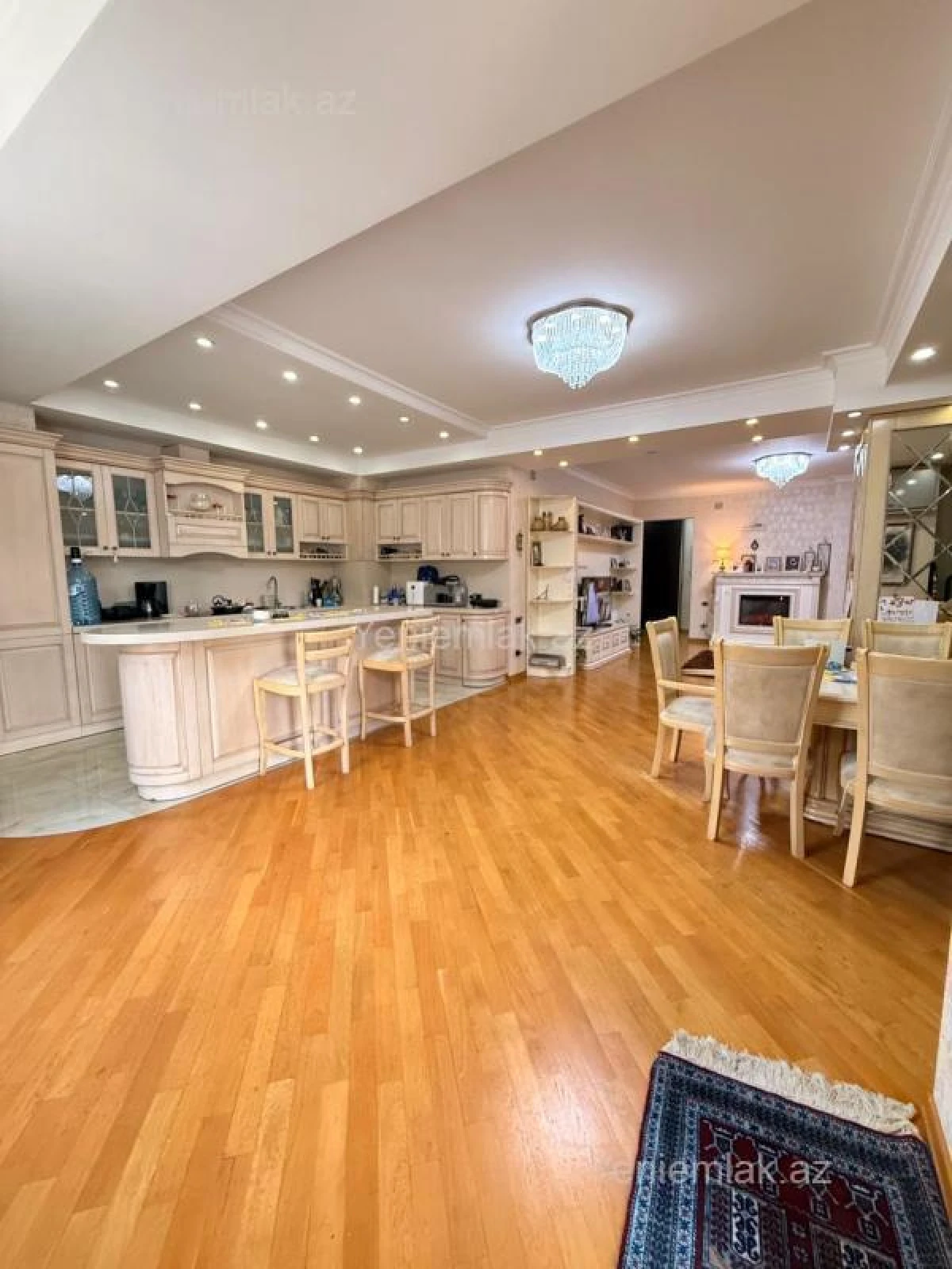 Satılır 4 otaqlı yeni tikili 180 m²