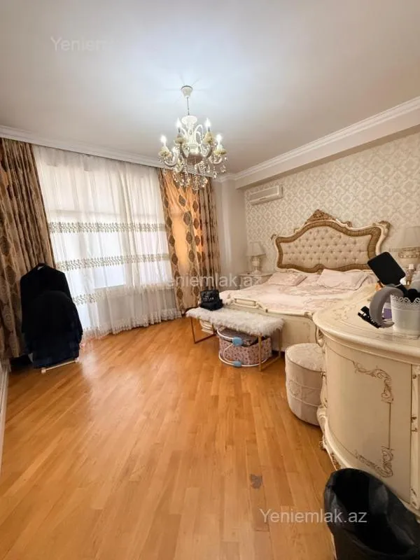 Satılır 4 otaqlı yeni tikili 180 m²