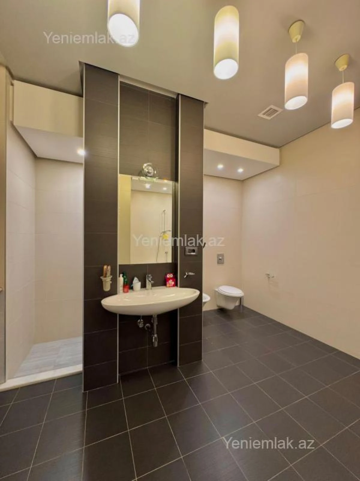 Satılır 5 otaqlı yeni tikili 610 m²