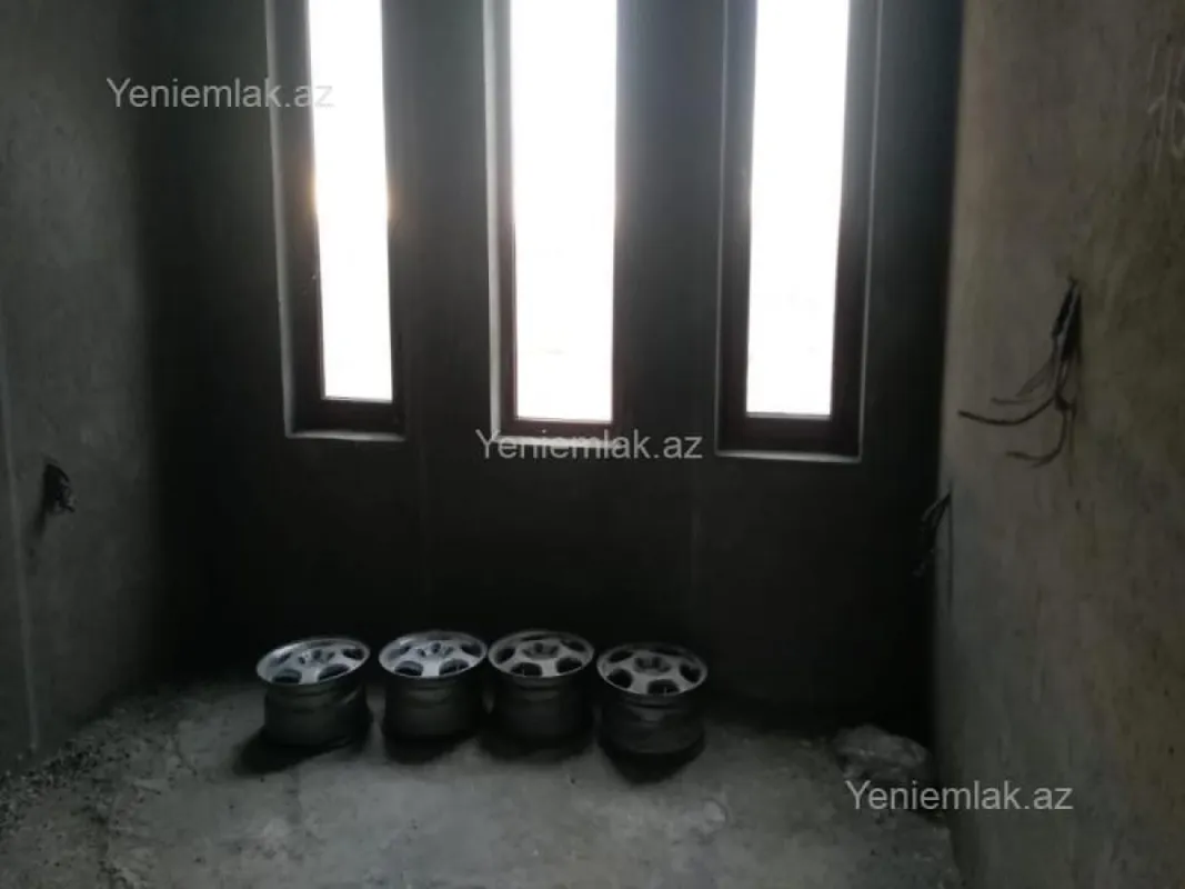 Satılır 5 otaqlı həyət evi 160 m²