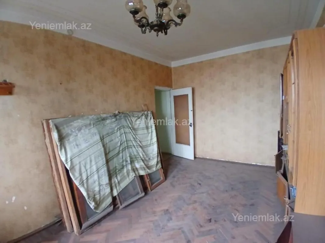 Satılır 5 otaqlı köhnə tikili 125 m²