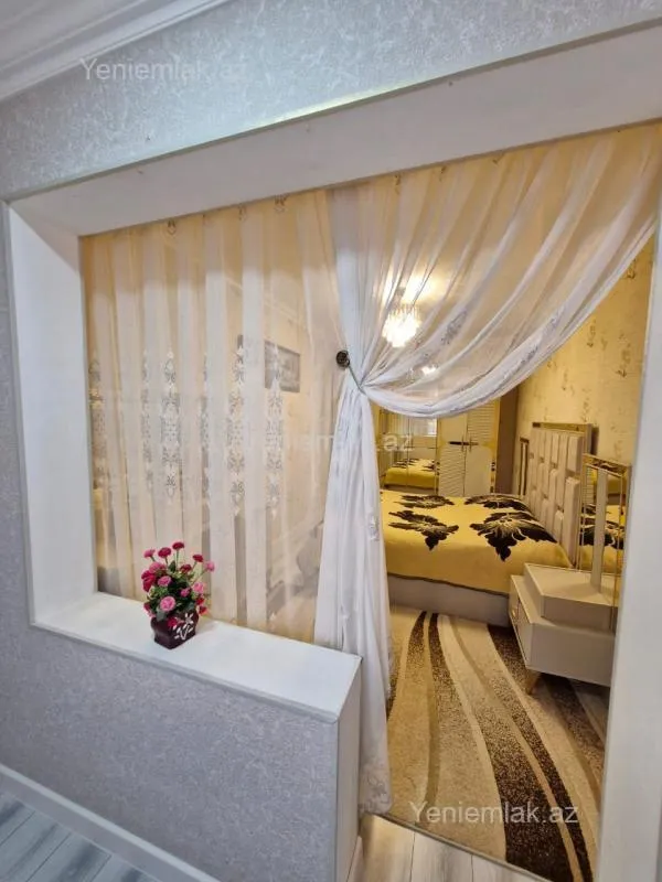 Satılır 4 otaqlı köhnə tikili 90 m²