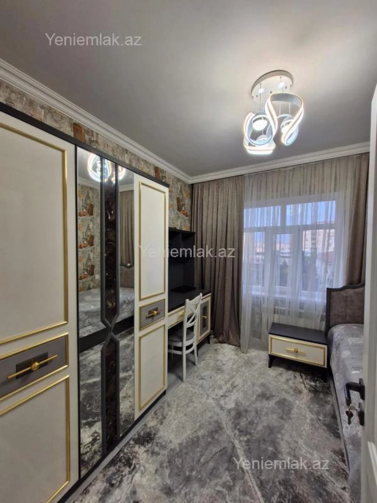 Satılır 4 otaqlı köhnə tikili 90 m²