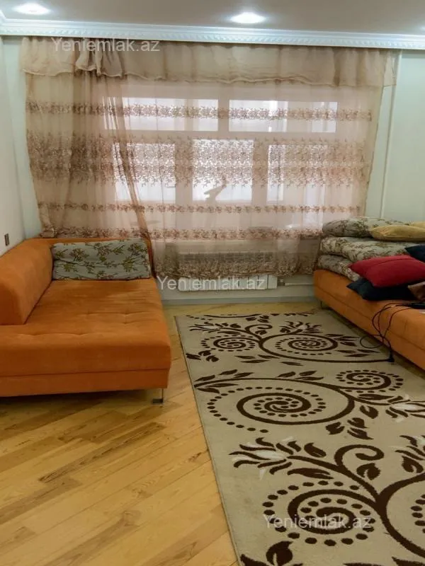 Satılır 2 otaqlı köhnə tikili 65 m²