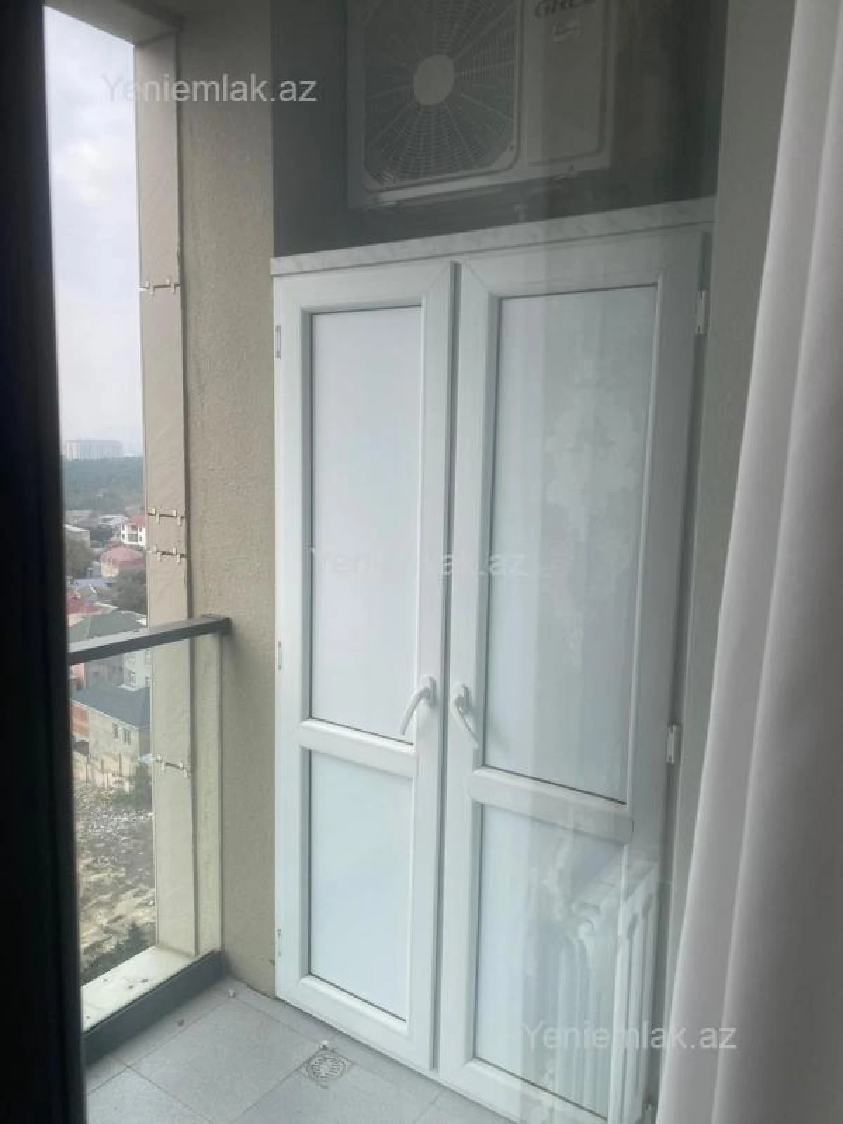 Satılır 2 otaqlı köhnə tikili 88 m²
