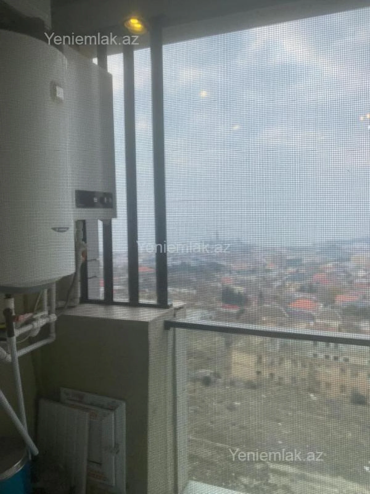 Satılır 2 otaqlı köhnə tikili 88 m²