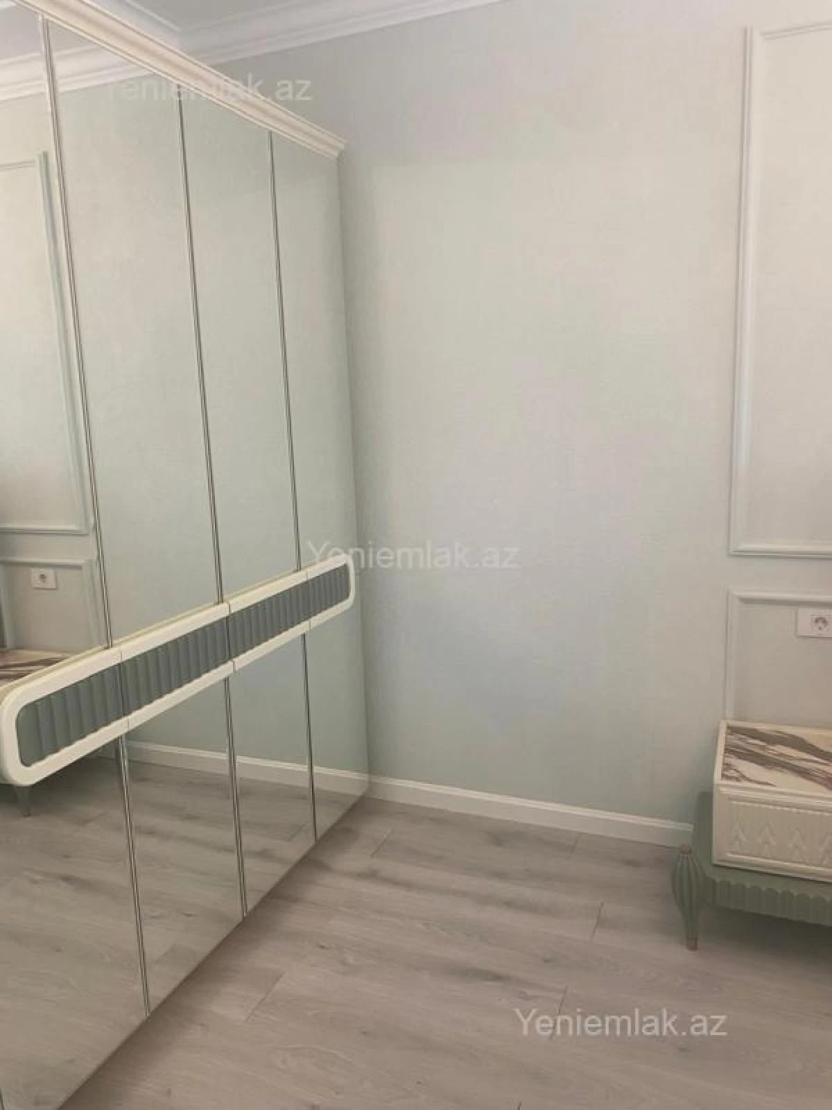 Satılır 2 otaqlı köhnə tikili 88 m²