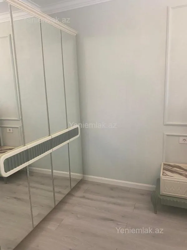 Satılır 2 otaqlı köhnə tikili 88 m²