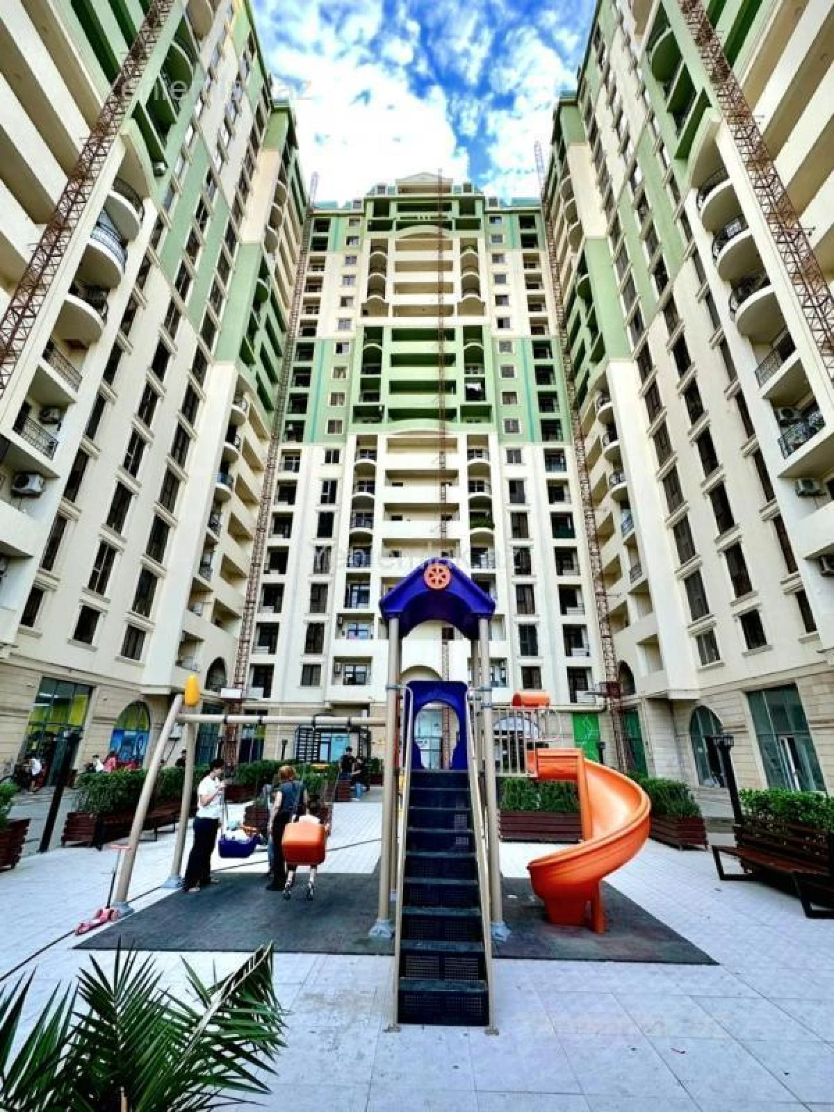 Satılır 3 otaqlı yeni tikili 147 m²