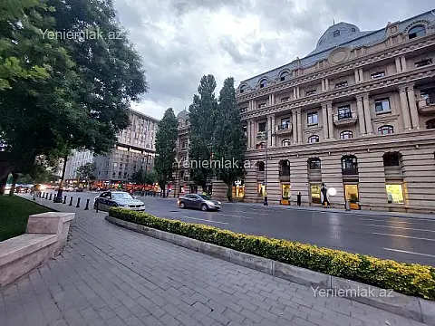 Satılır 3 otaqlı köhnə tikili 90 m²