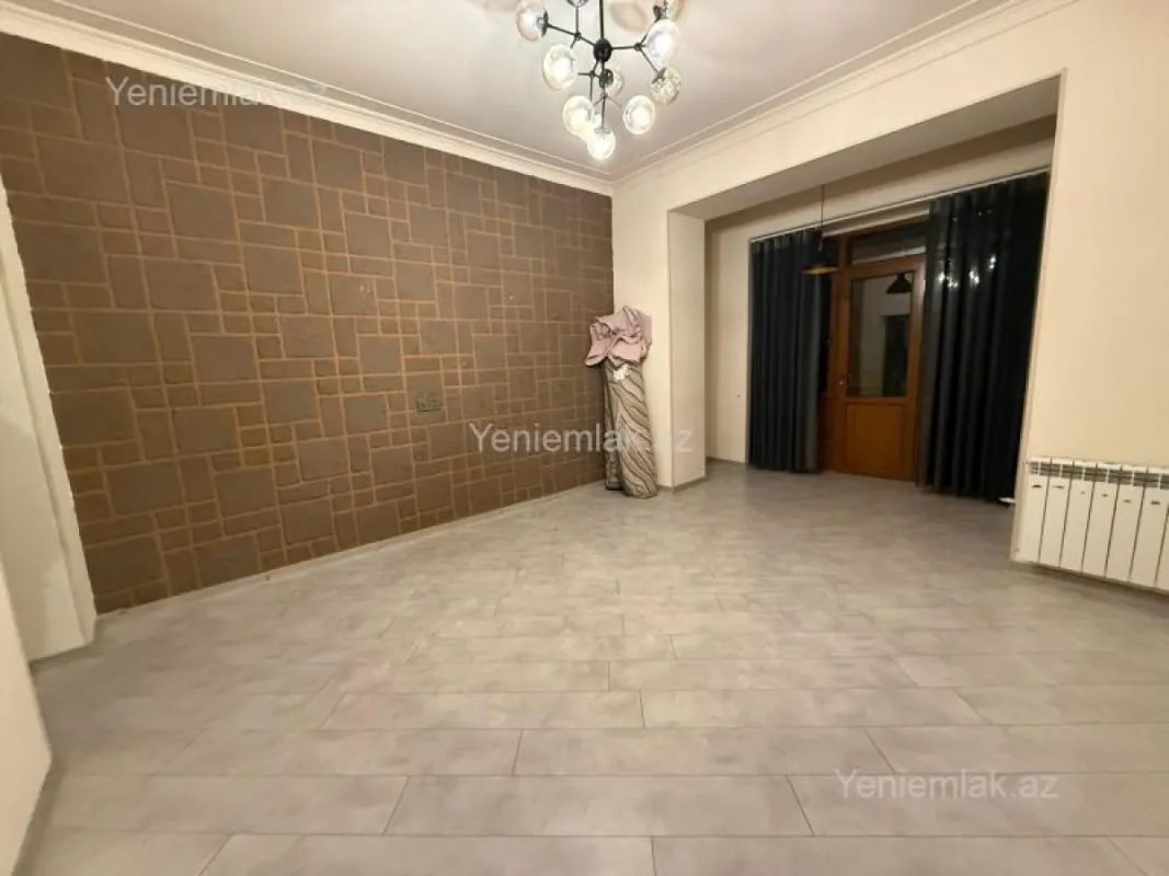 Satılır 3 otaqlı köhnə tikili 90 m²