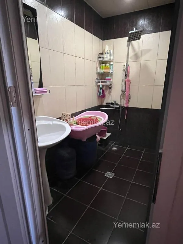 Satılır 5 otaqlı köhnə tikili 120 m²