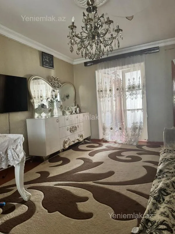 Satılır 4 otaqlı köhnə tikili 90 m²