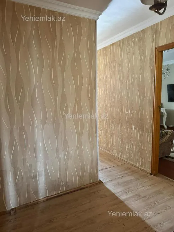 Satılır 4 otaqlı köhnə tikili 90 m²