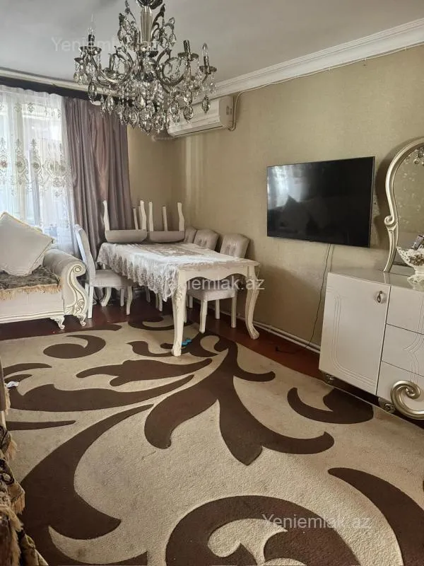 Satılır 4 otaqlı köhnə tikili 90 m²