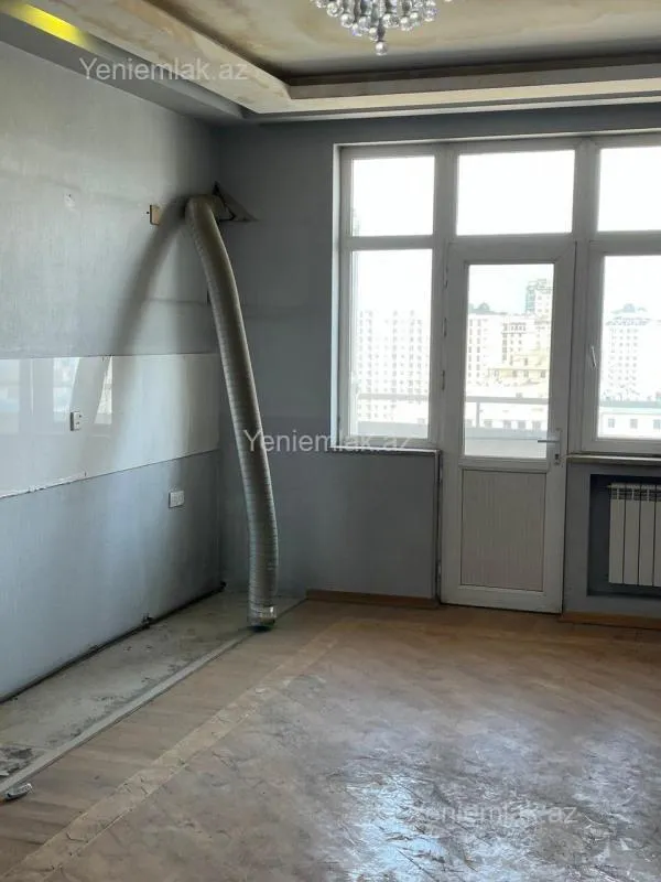 Satılır 4 otaqlı yeni tikili 215 m²