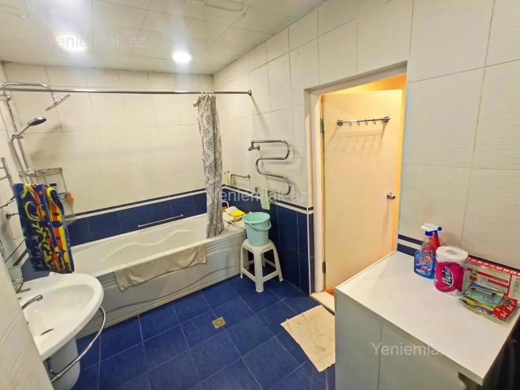 Satılır 3 otaqlı yeni tikili 130 m²