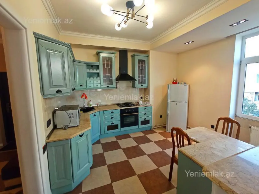 Satılır 3 otaqlı yeni tikili 130 m²