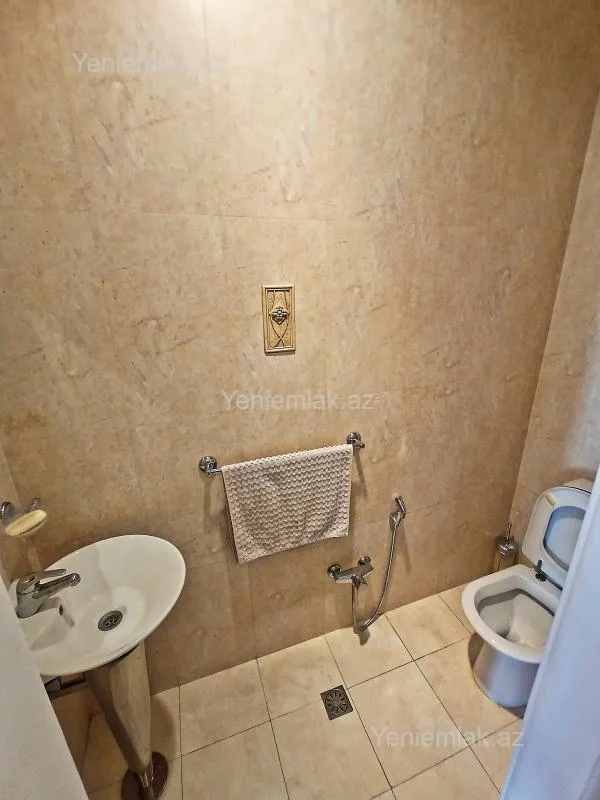 Satılır 3 otaqlı yeni tikili 130 m²