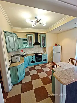 Satılır 3 otaqlı yeni tikili 130 m²