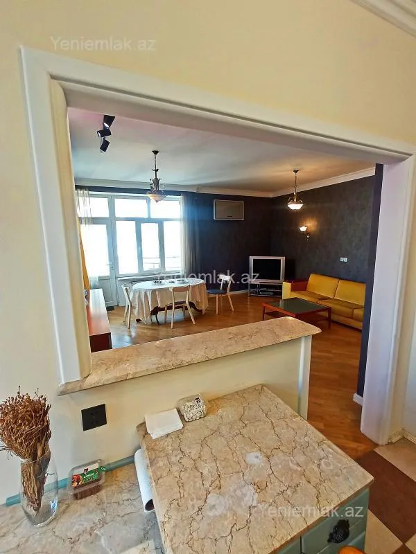 Satılır 3 otaqlı yeni tikili 130 m²