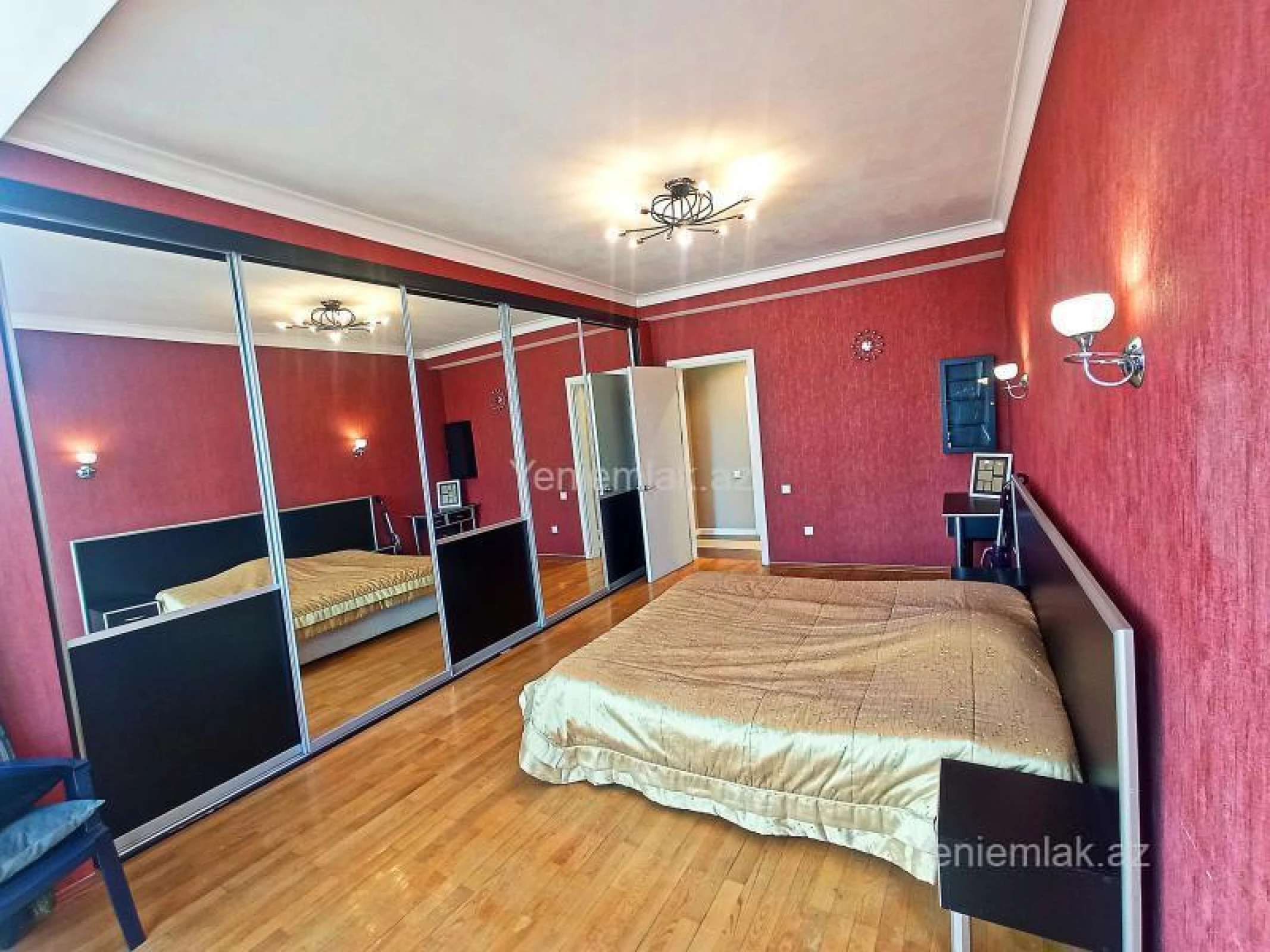 Satılır 3 otaqlı yeni tikili 130 m²