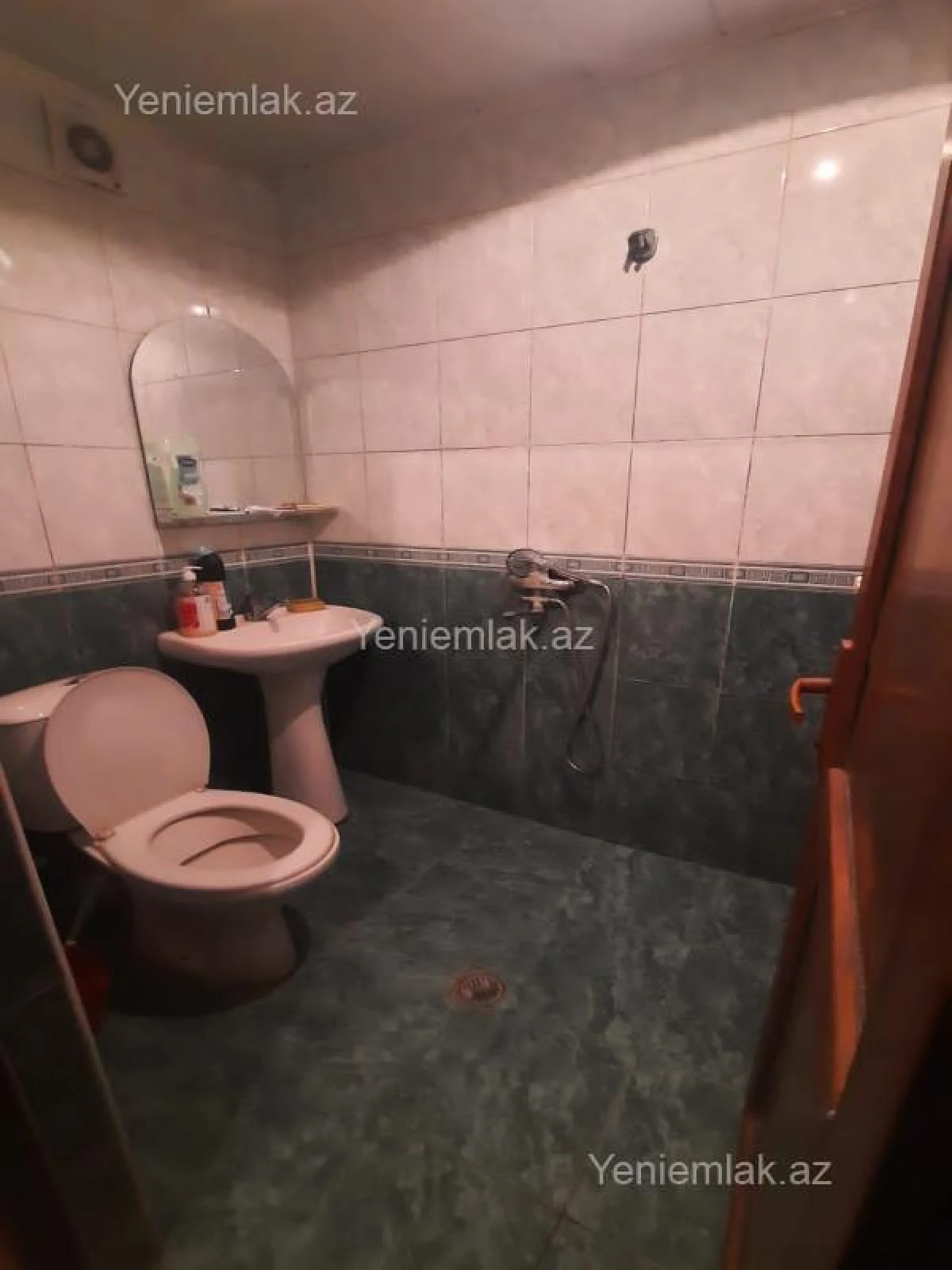 Satılır 1 otaqlı köhnə tikili 32 m²