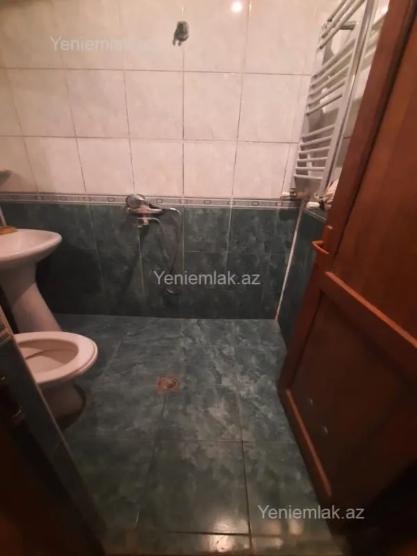 Satılır 1 otaqlı köhnə tikili 32 m²