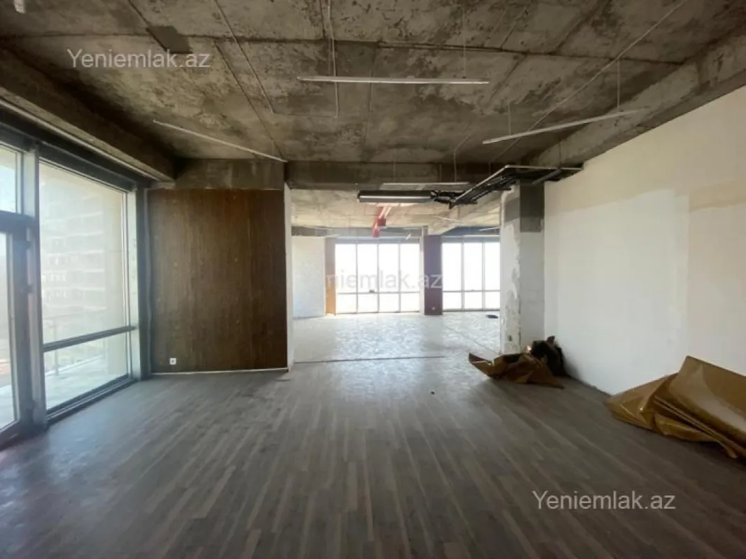 Satılır 4 otaqlı yeni tikili 180 m²