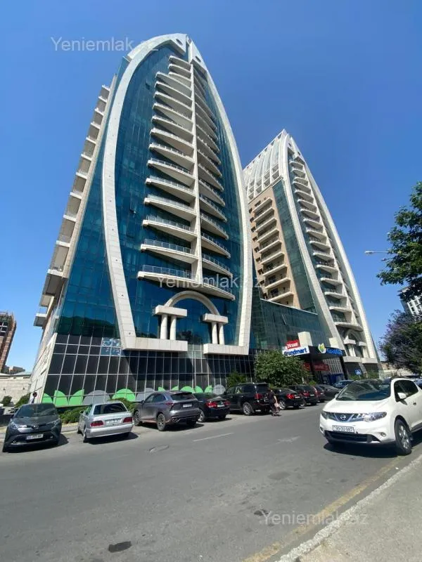 Satılır 4 otaqlı yeni tikili 180 m²