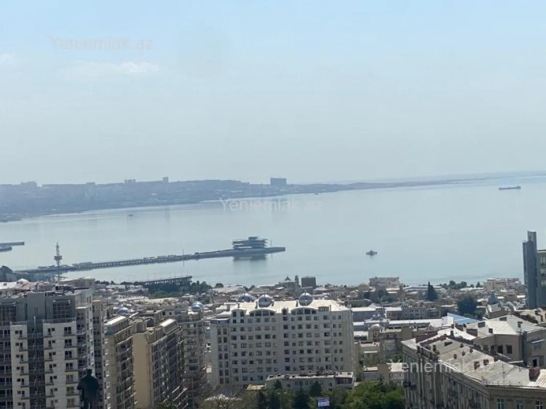 Satılır 4 otaqlı yeni tikili 180 m²