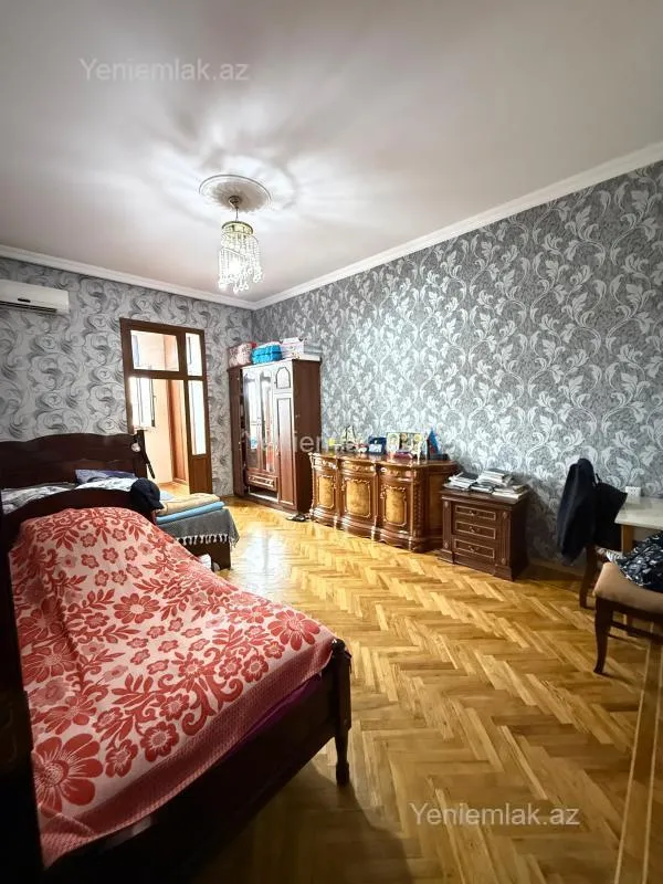 Satılır 3 otaqlı köhnə tikili 100 m²